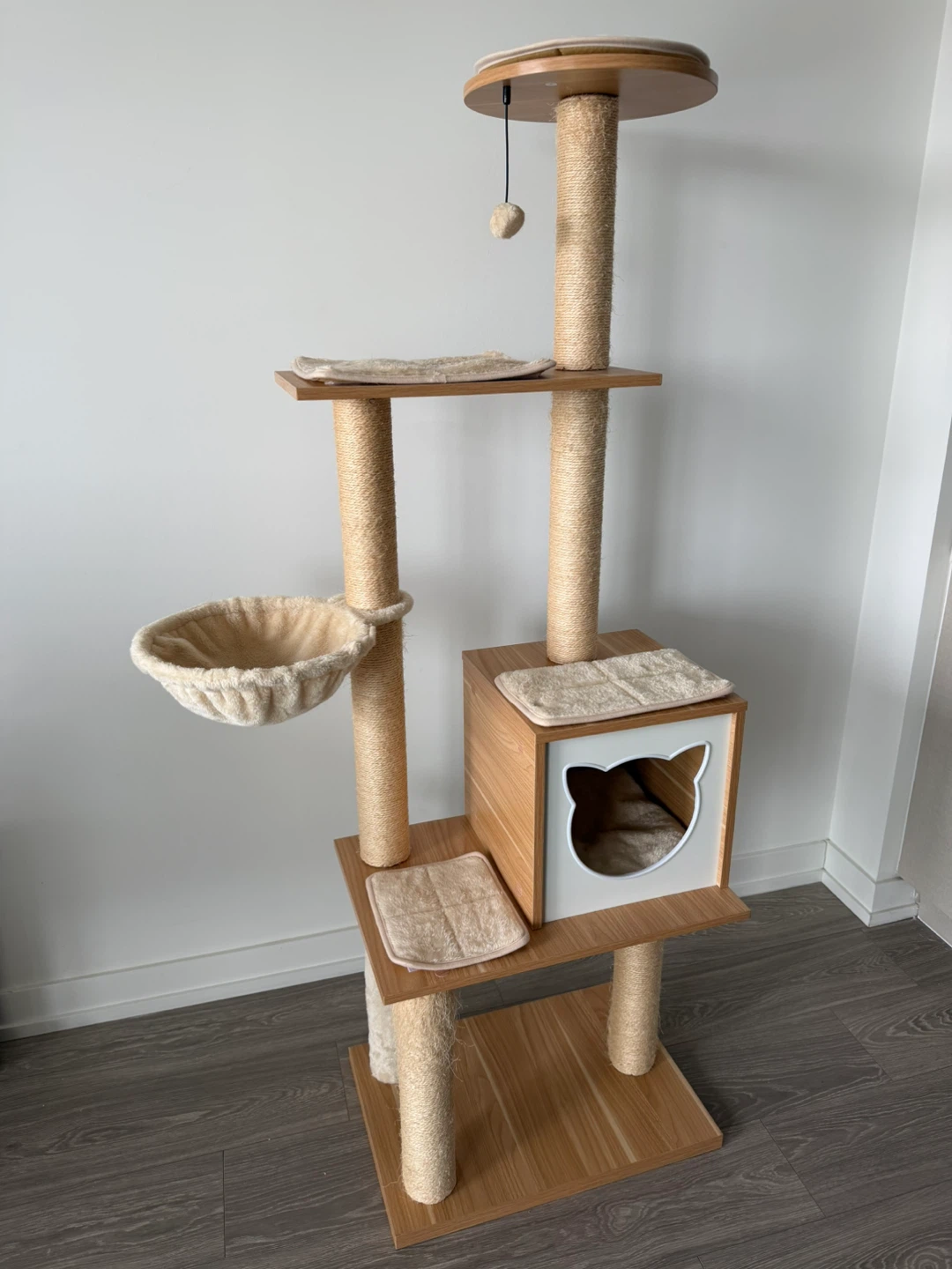 Multi-level Cat Tree with scratching posts