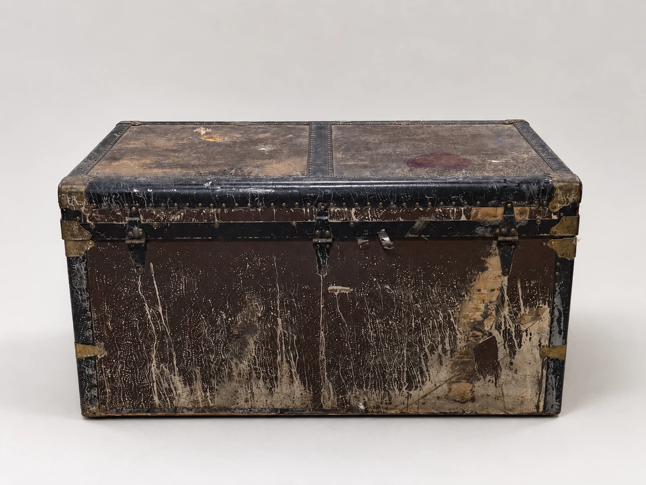 Vintage Flat-Top Steamer Trunk – Restoration Project - photo 2