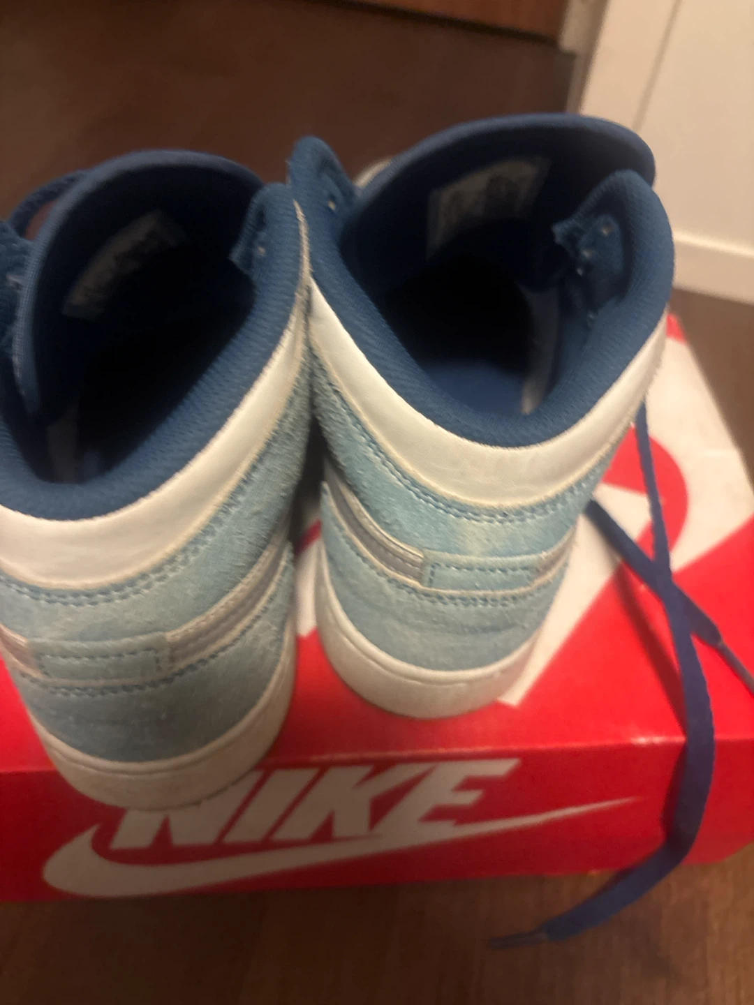 Air Jordan 1 Mid Shoes Youth Size 4Y - photo 4