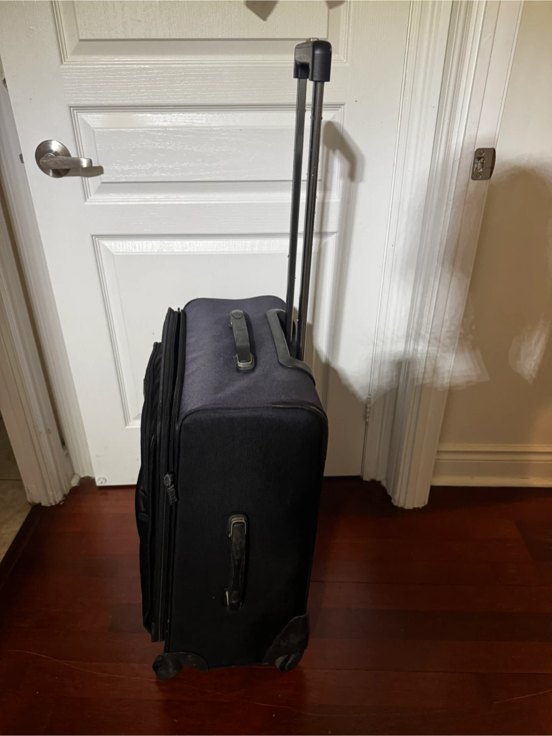 SwissGear Black Wheeled Suitcase - photo 2