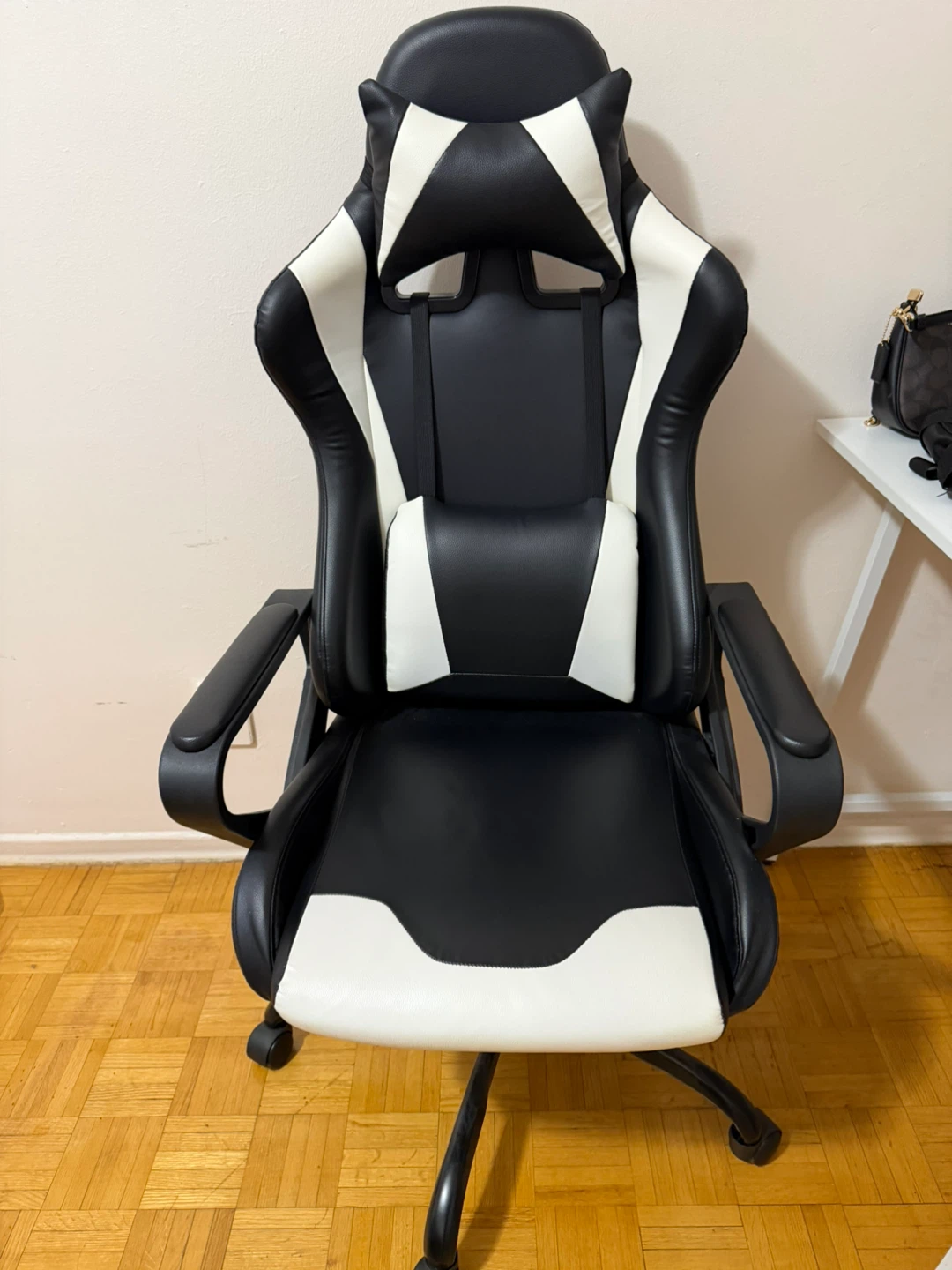 Black and white gaming chair - photo 2