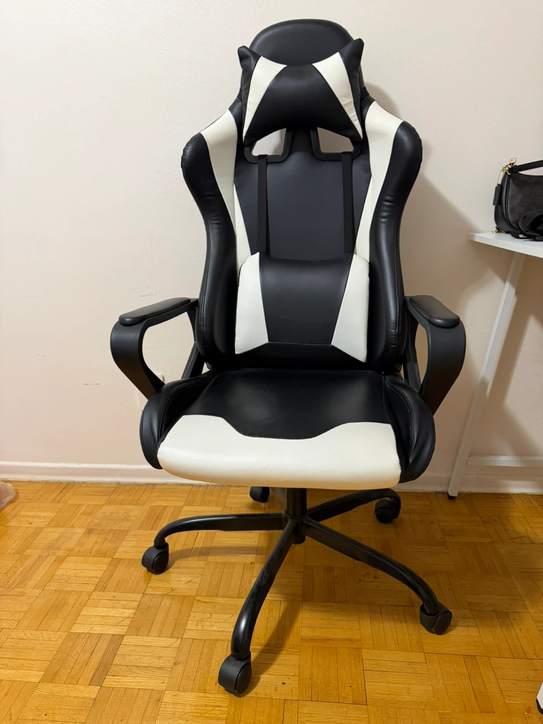 Black and white gaming chair - photo 3
