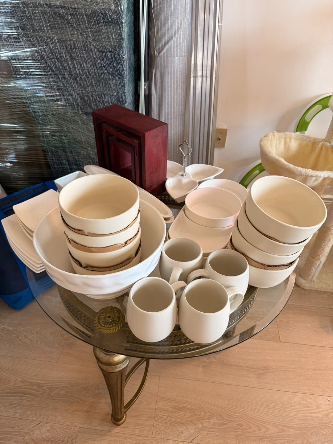 Kitchenware Set with Bowls, Mugs, and Plates - photo 4