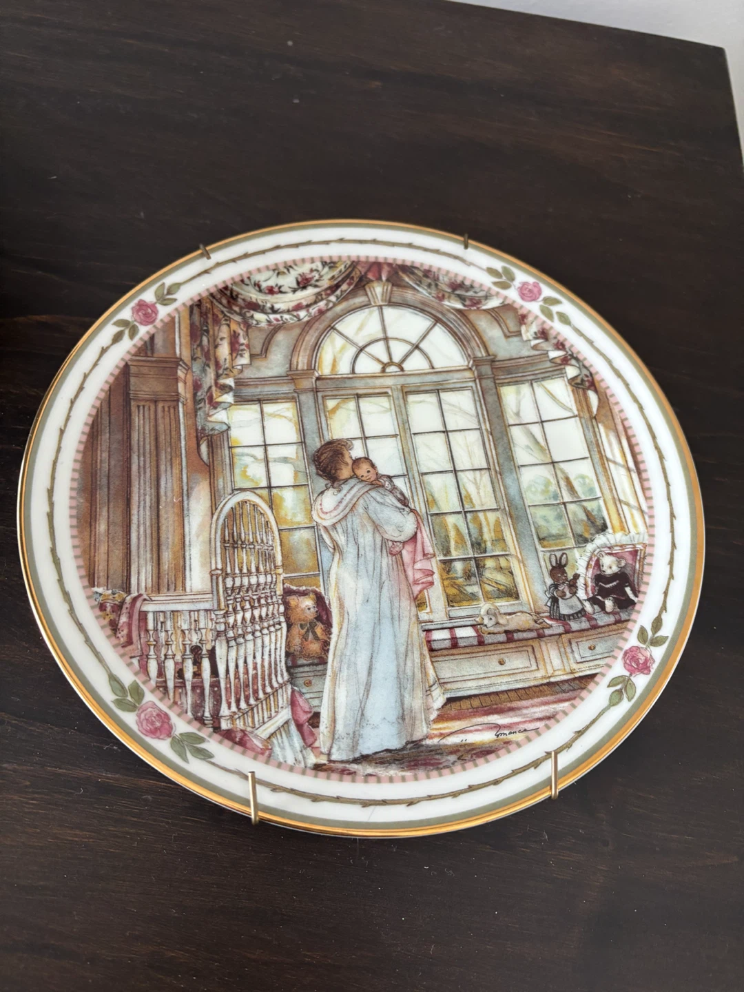 Trisha Romance Bright Eyes Decorative Plate