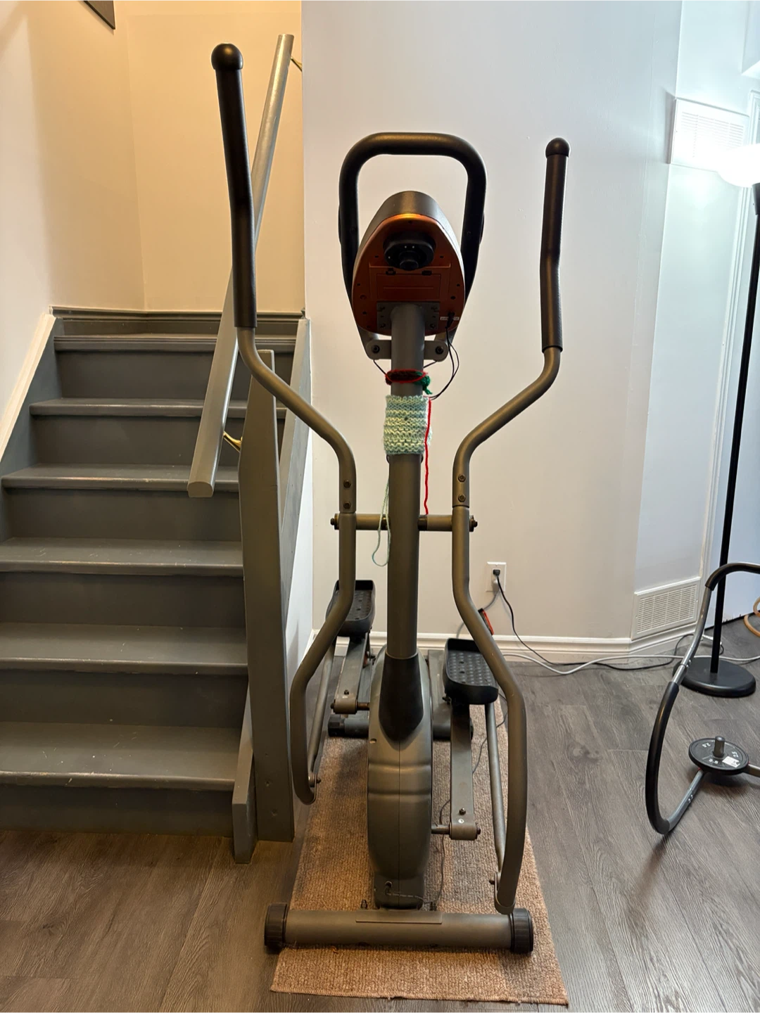 Elliptical cross trainer machine