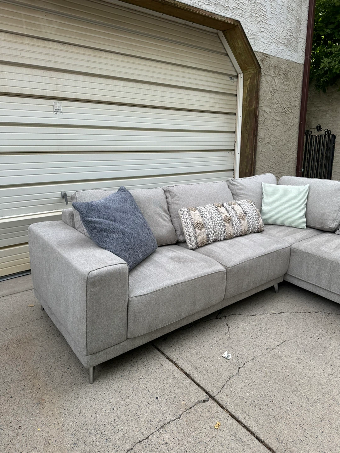 THE BRICK - Large Light Grey Modern 2-Piece Sectional Sofa - photo 4