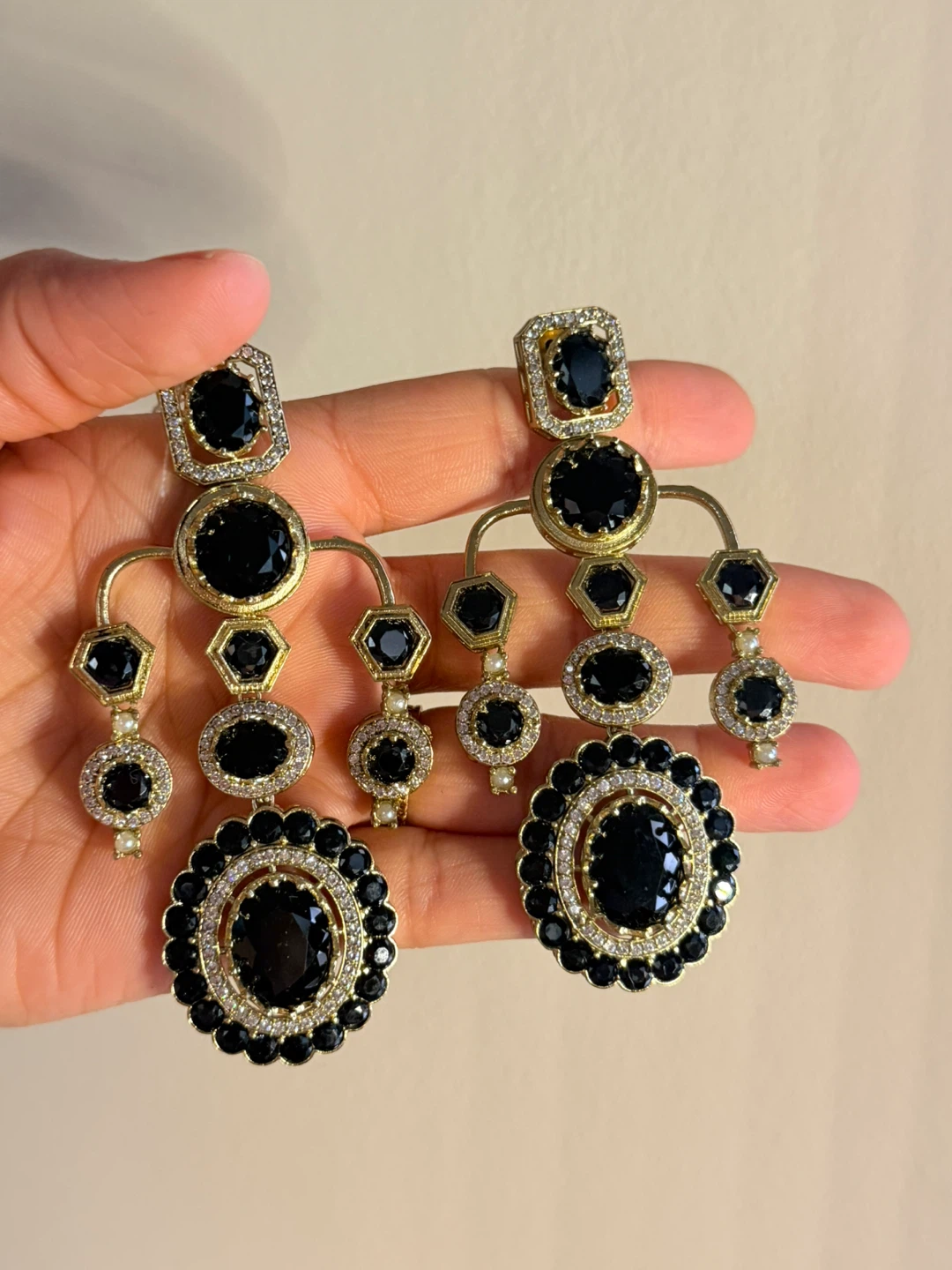 Black and gold statement earrings - photo 2