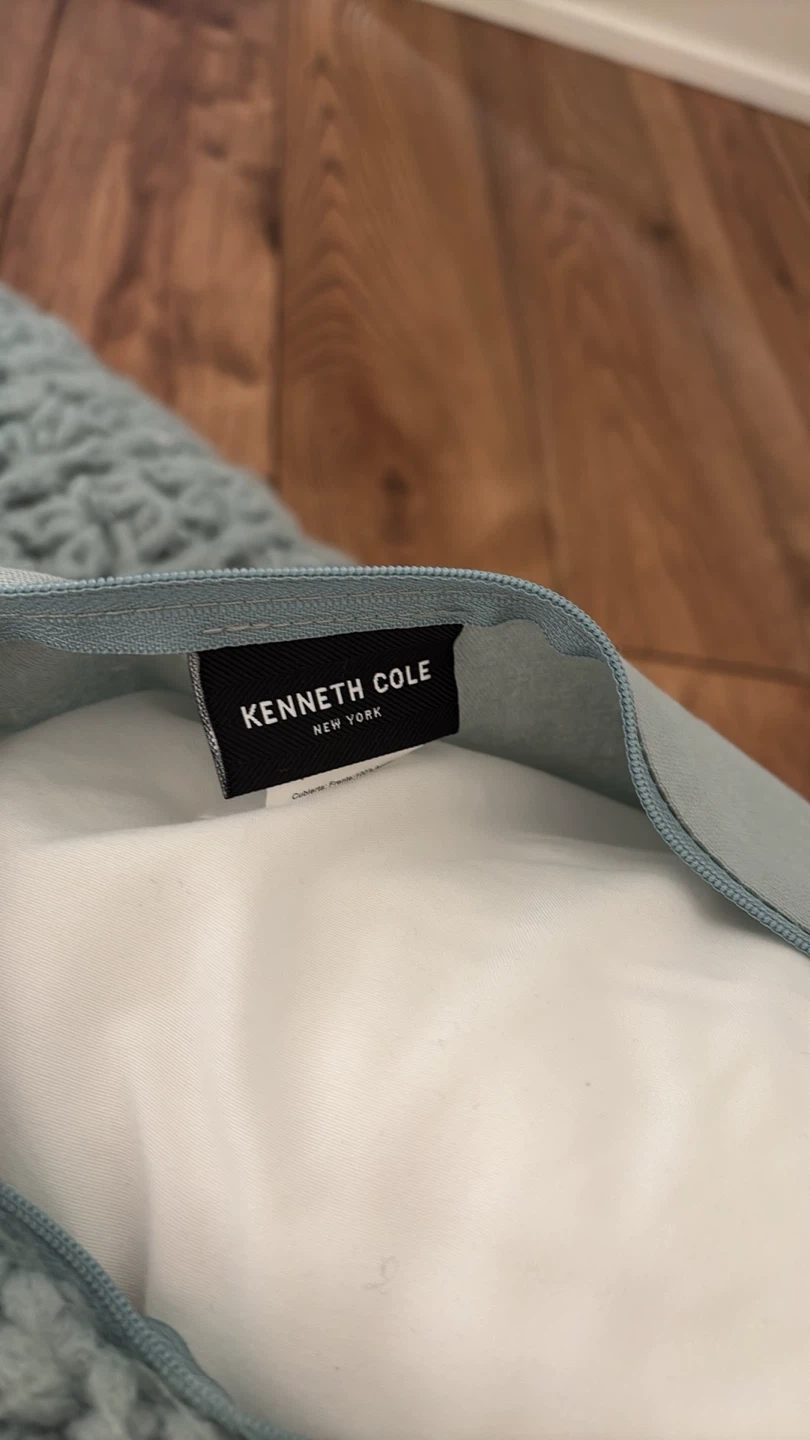 Two Kenneth Cole Knit Throw Pillows - photo 2