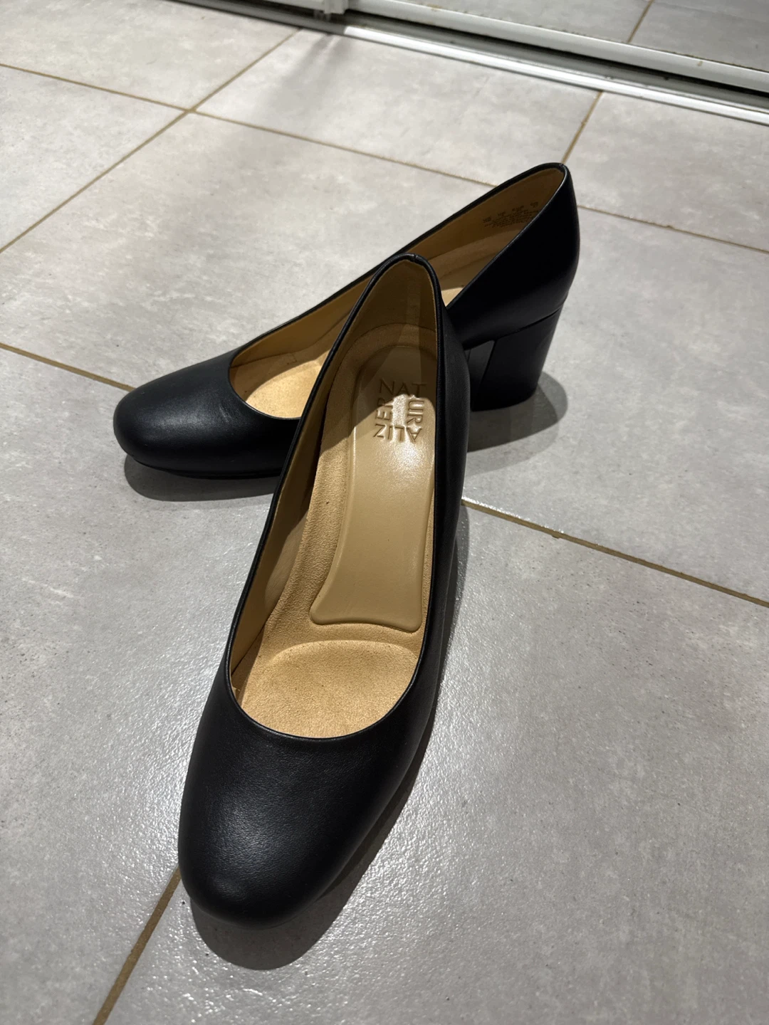 Naturalizer Black Leather Block Heel Pumps - photo 2