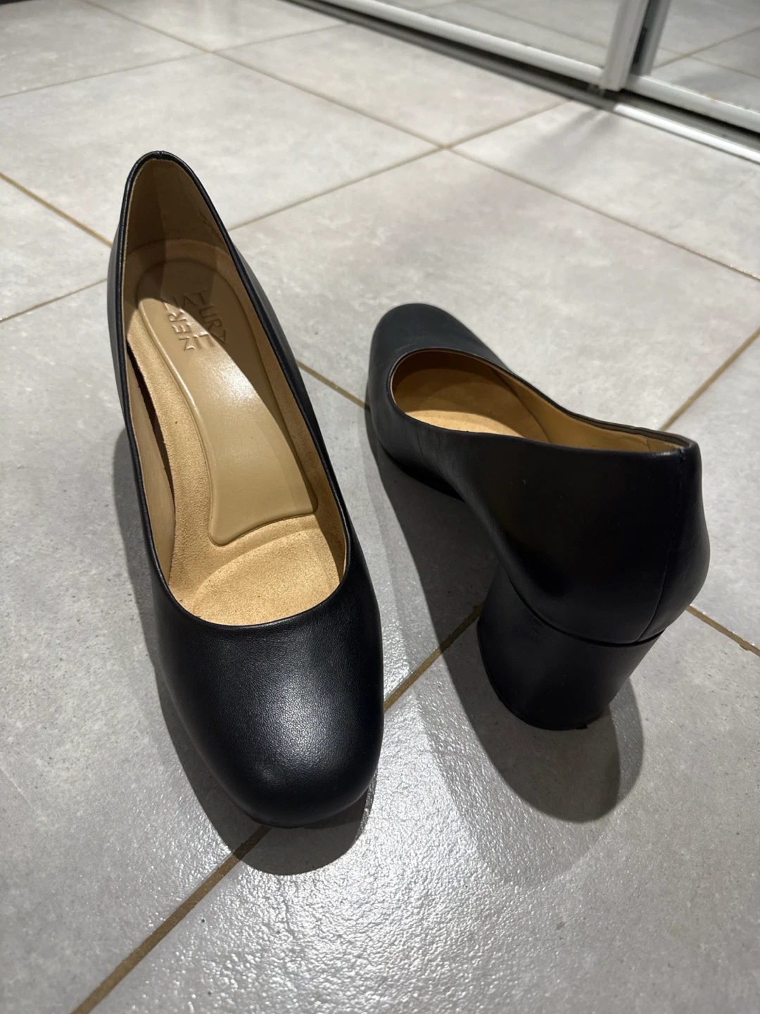 Naturalizer Black Leather Block Heel Pumps - photo 3