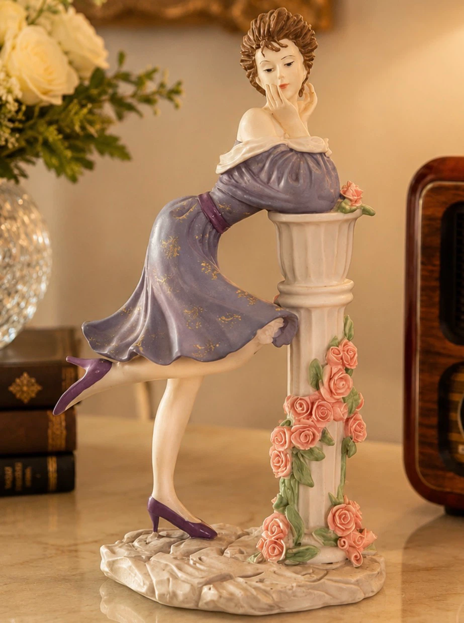 Vintage Lady Figurine with Roses - photo 2