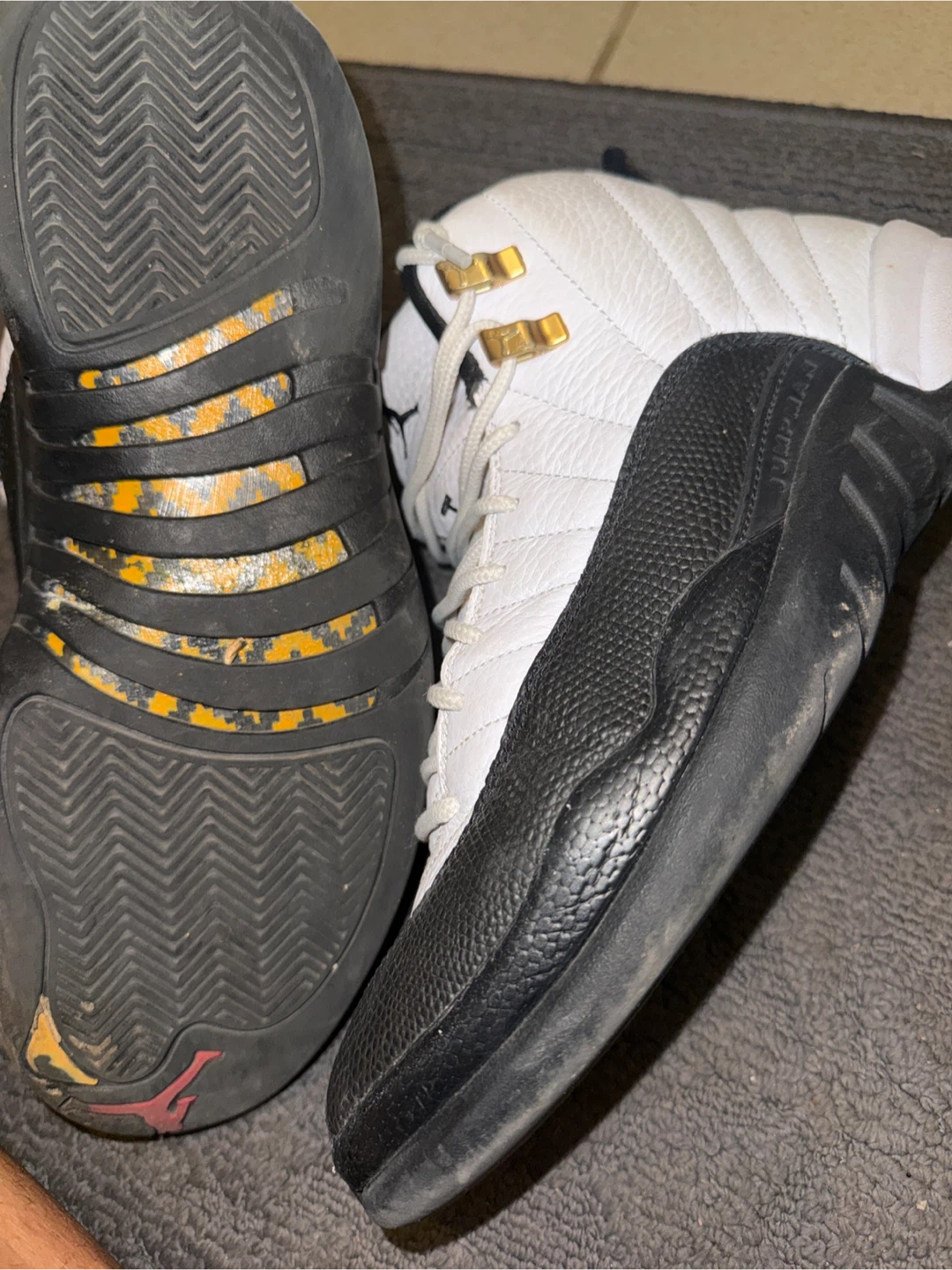 Nike Air Jordan 12 Taxi Sneakers Size 8 US - photo 3