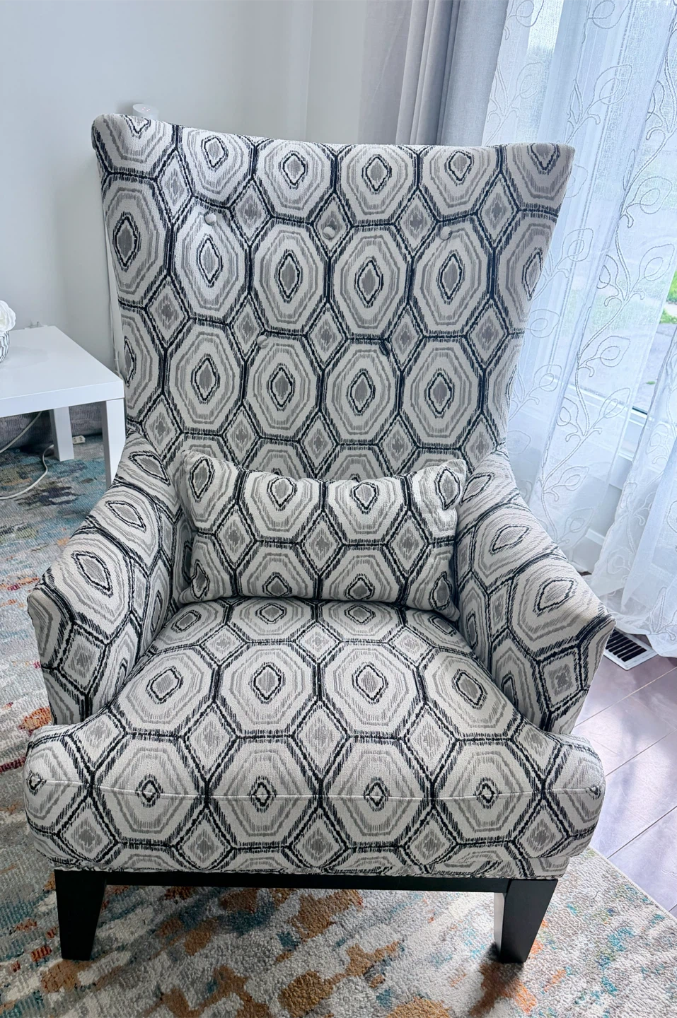 Beautiful Oversized Accent Chair – Excellent Condition