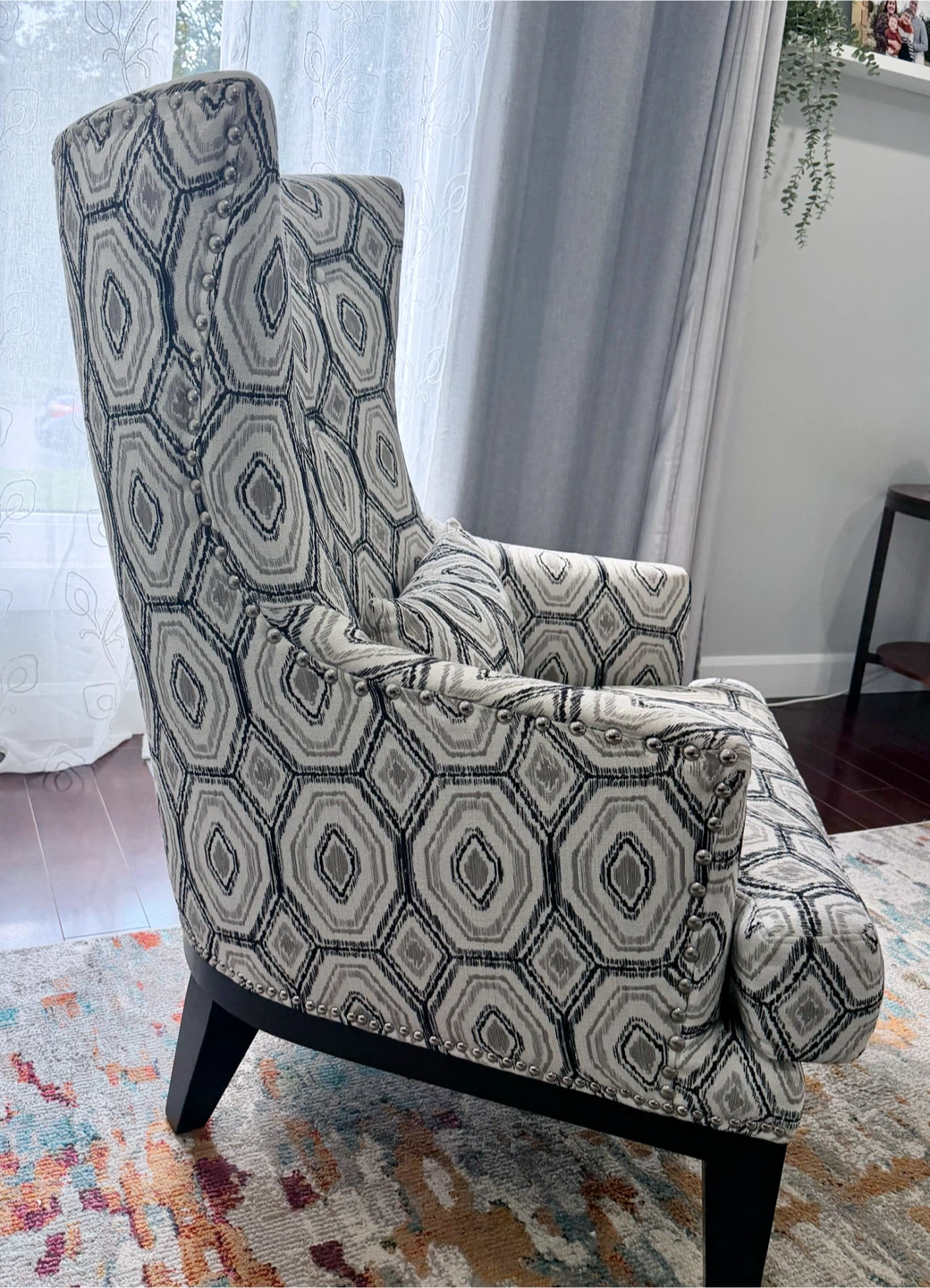 Beautiful Oversized Accent Chair – Excellent Condition - photo 2