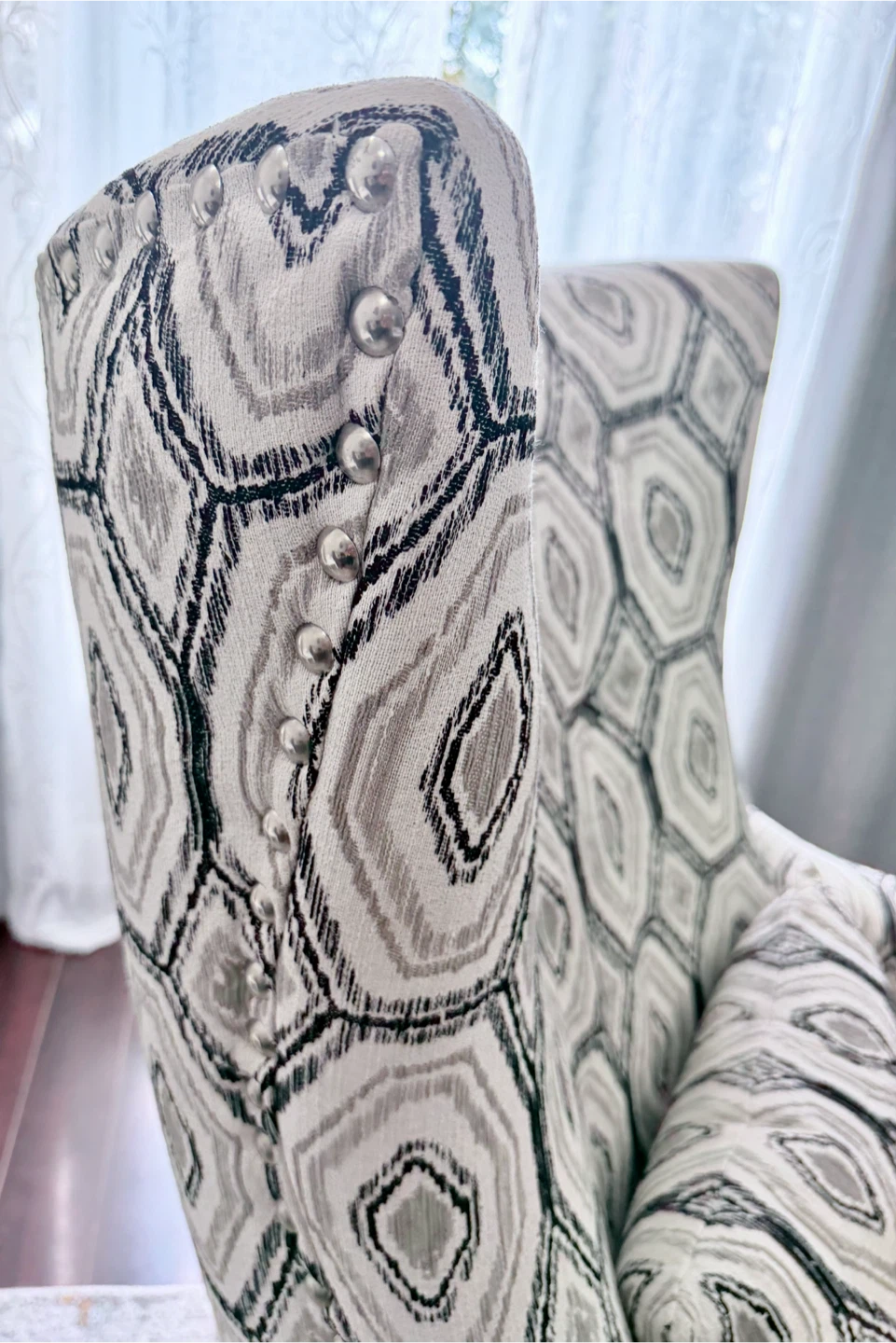 Beautiful Oversized Accent Chair – Excellent Condition - photo 3