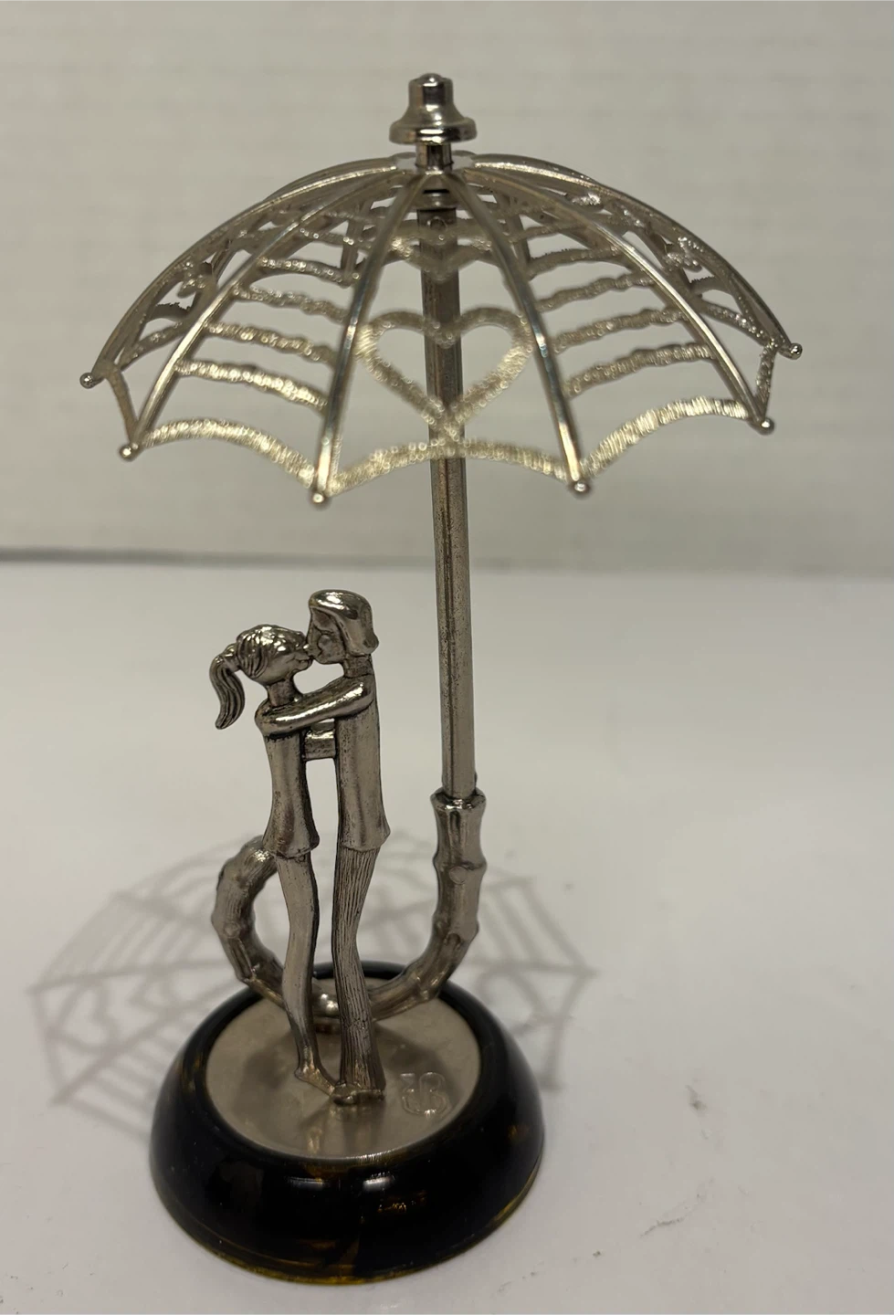 Vintage Kissing Couple Under Umbrella Figurine - photo 2