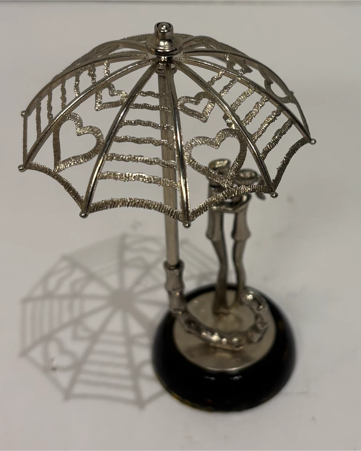 Vintage Kissing Couple Under Umbrella Figurine - photo 5