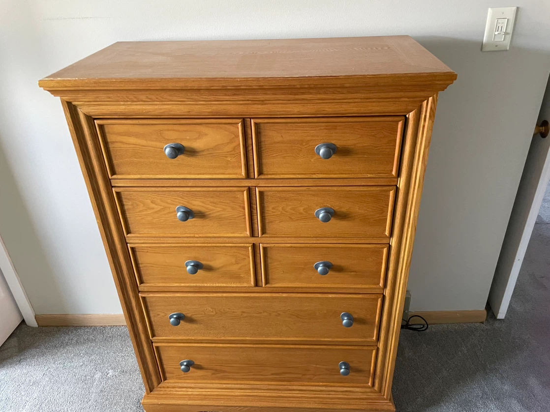 Wood dresser with mirror and matching chest - photo 2