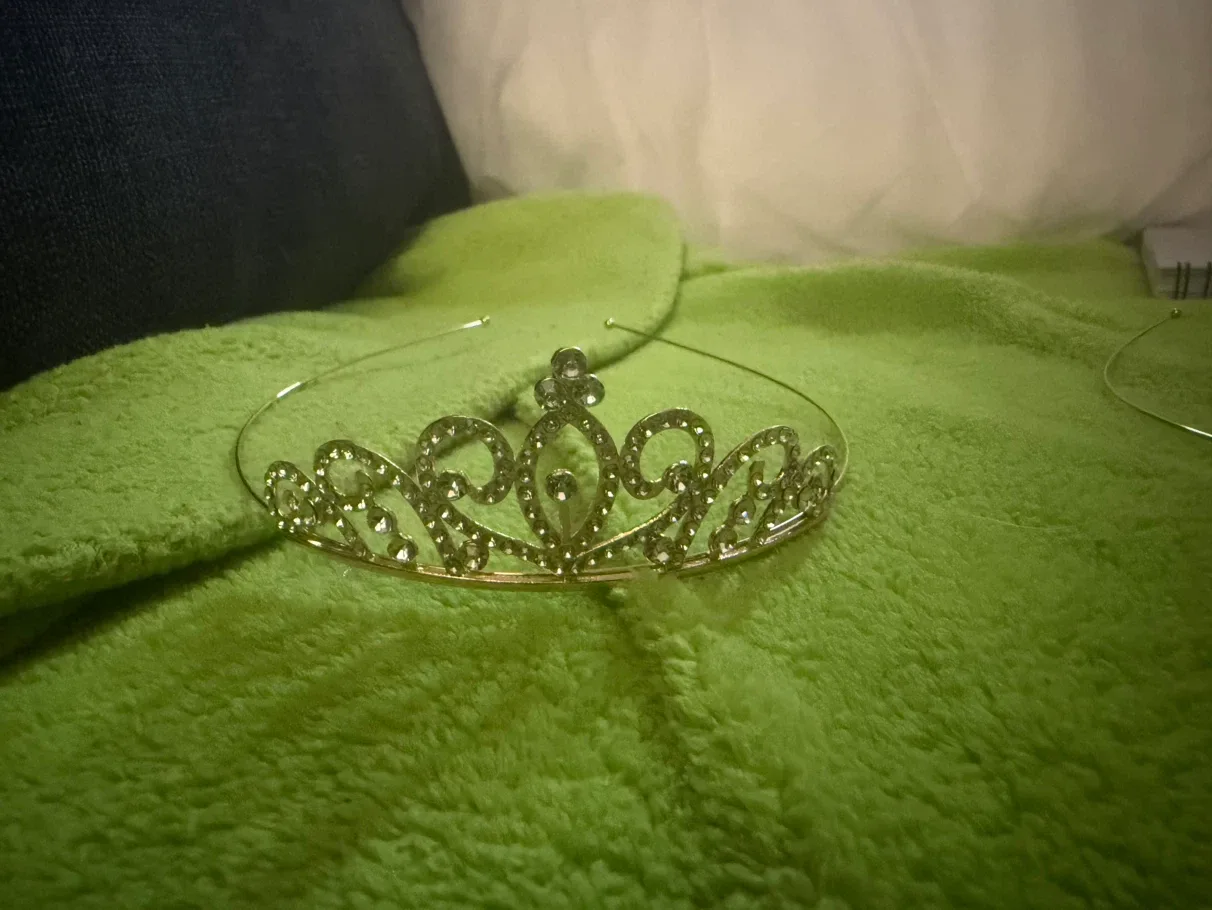 6 Sparkly Tiara Crown - photo 2