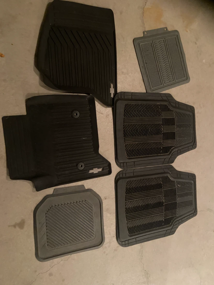 Universal  rubber vehicle mats