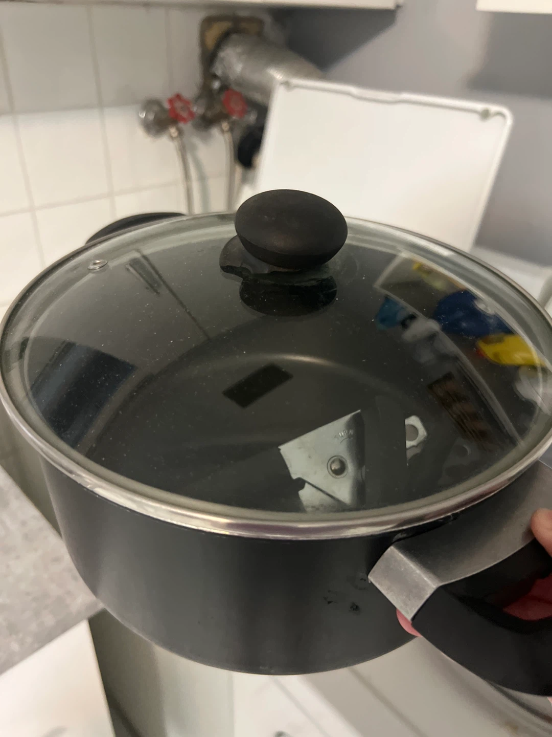 Non-stick cooking pot with lid
