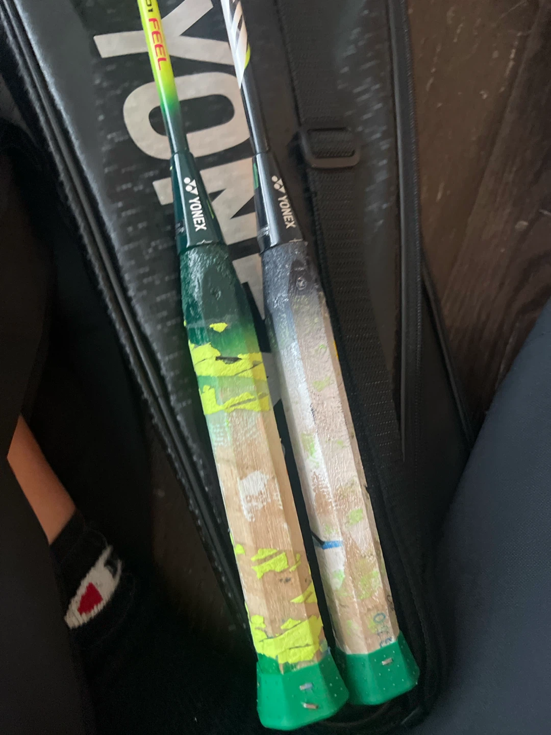Yonex Astrox 99 play & Astrox 01 feel - photo 3