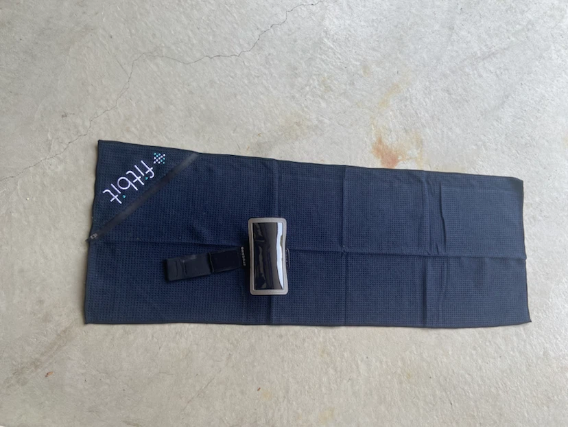 Fitbit Workout Towel with Phone Pocket - photo 2