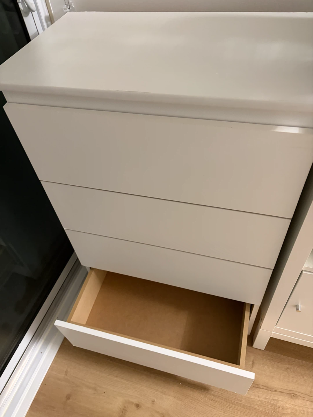 White 4-Drawer Dresser - photo 3