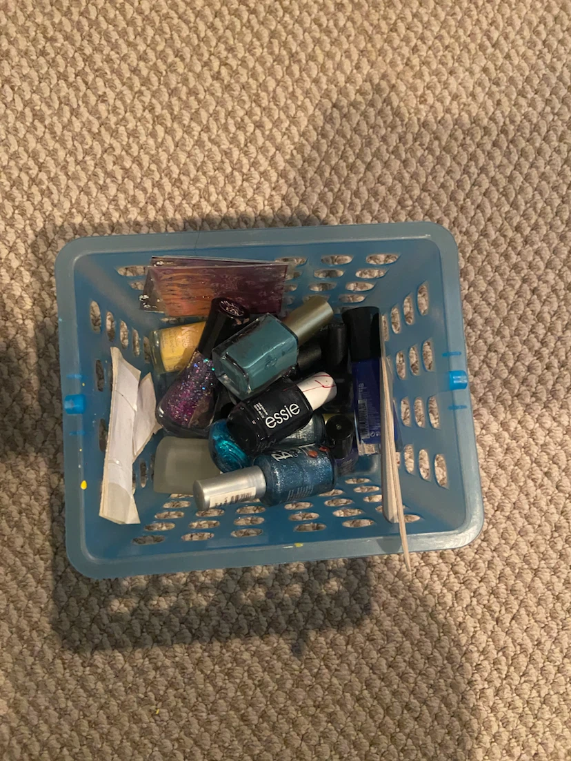 Nail Polish with Basket and Accessories - photo 2