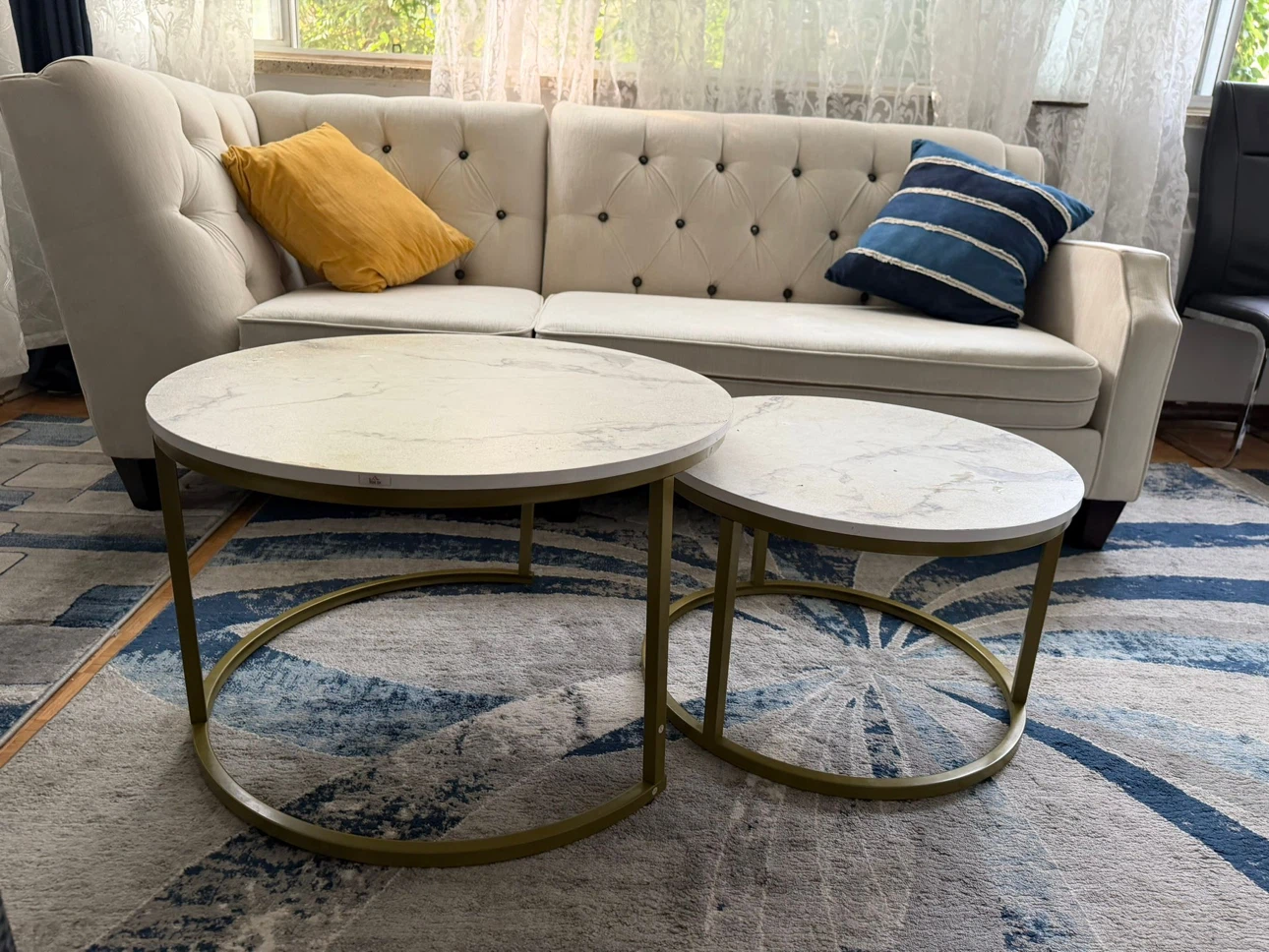 Set of two nesting coffee tables