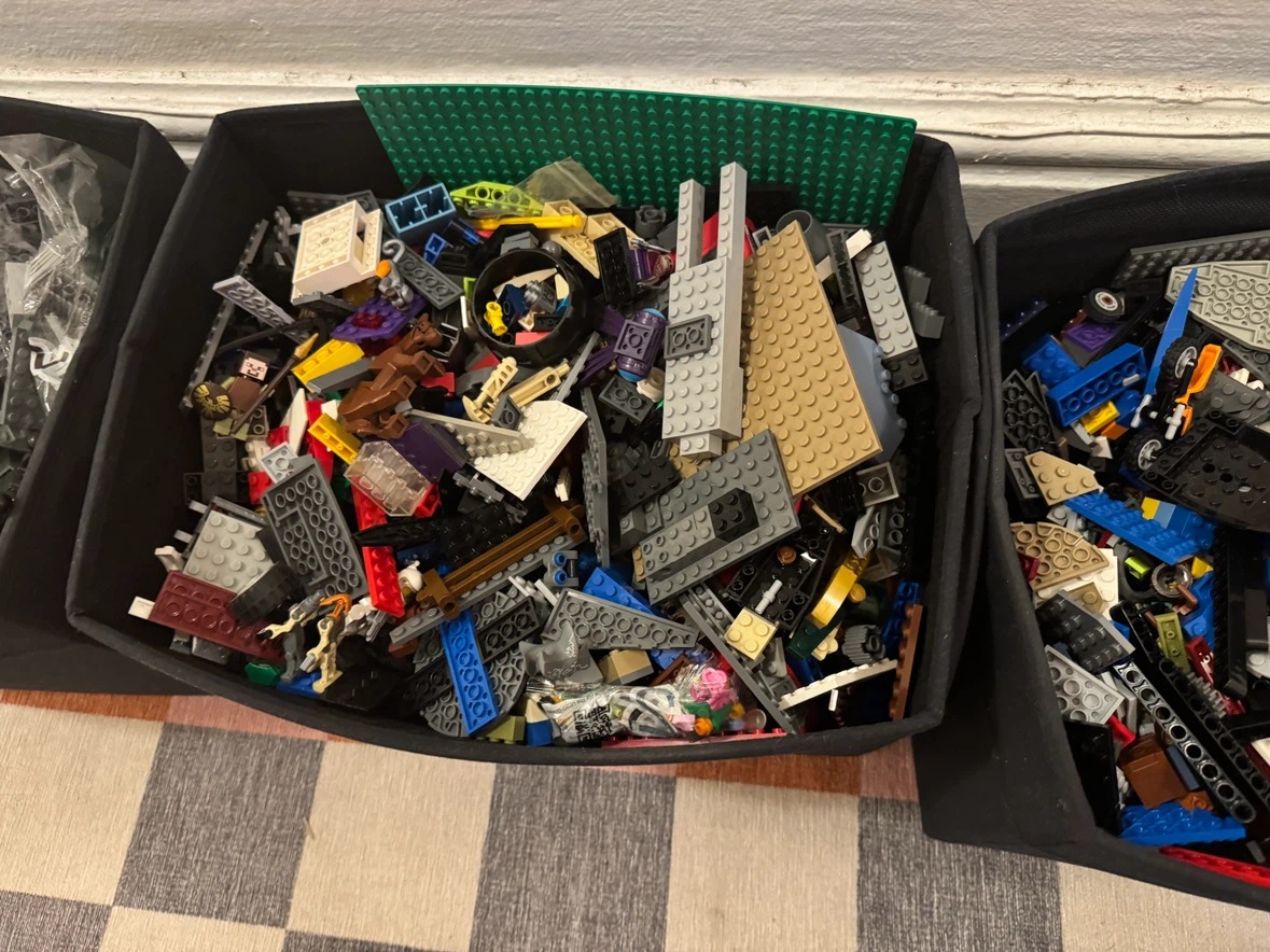 40 lbs of Lego - photo 2