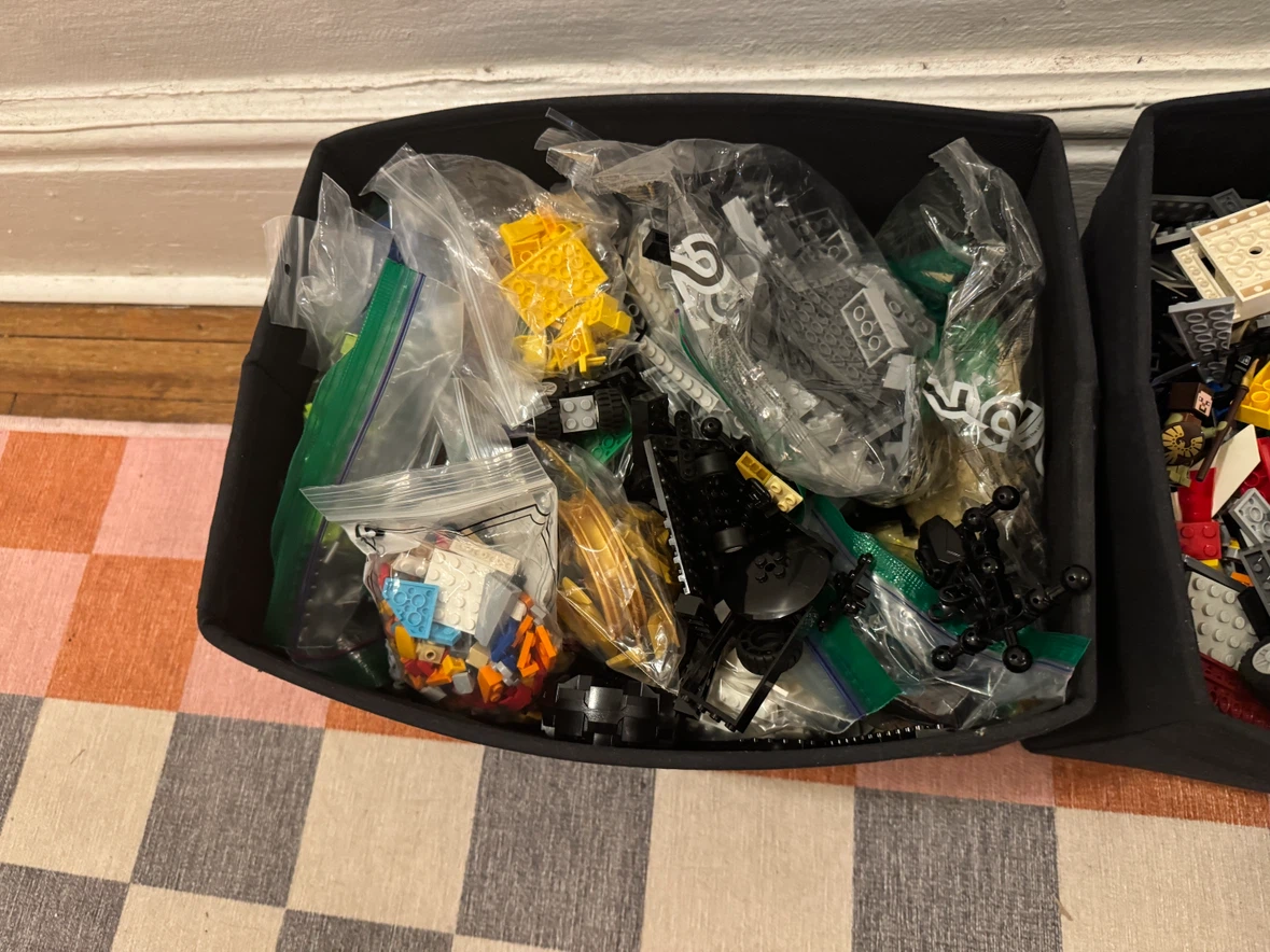 40 lbs of Lego - photo 3