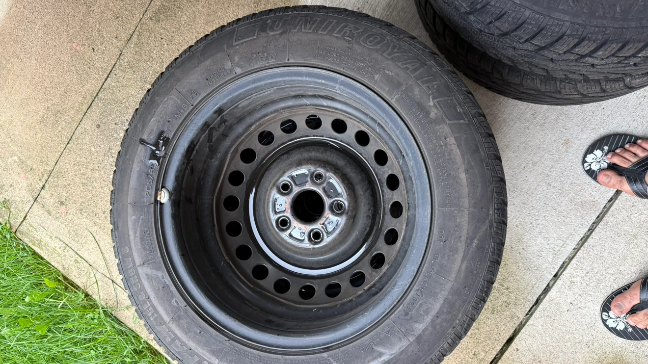 Uniroyal Tiger Paw Ice & Snow Tires 205/65R15 - photo 3