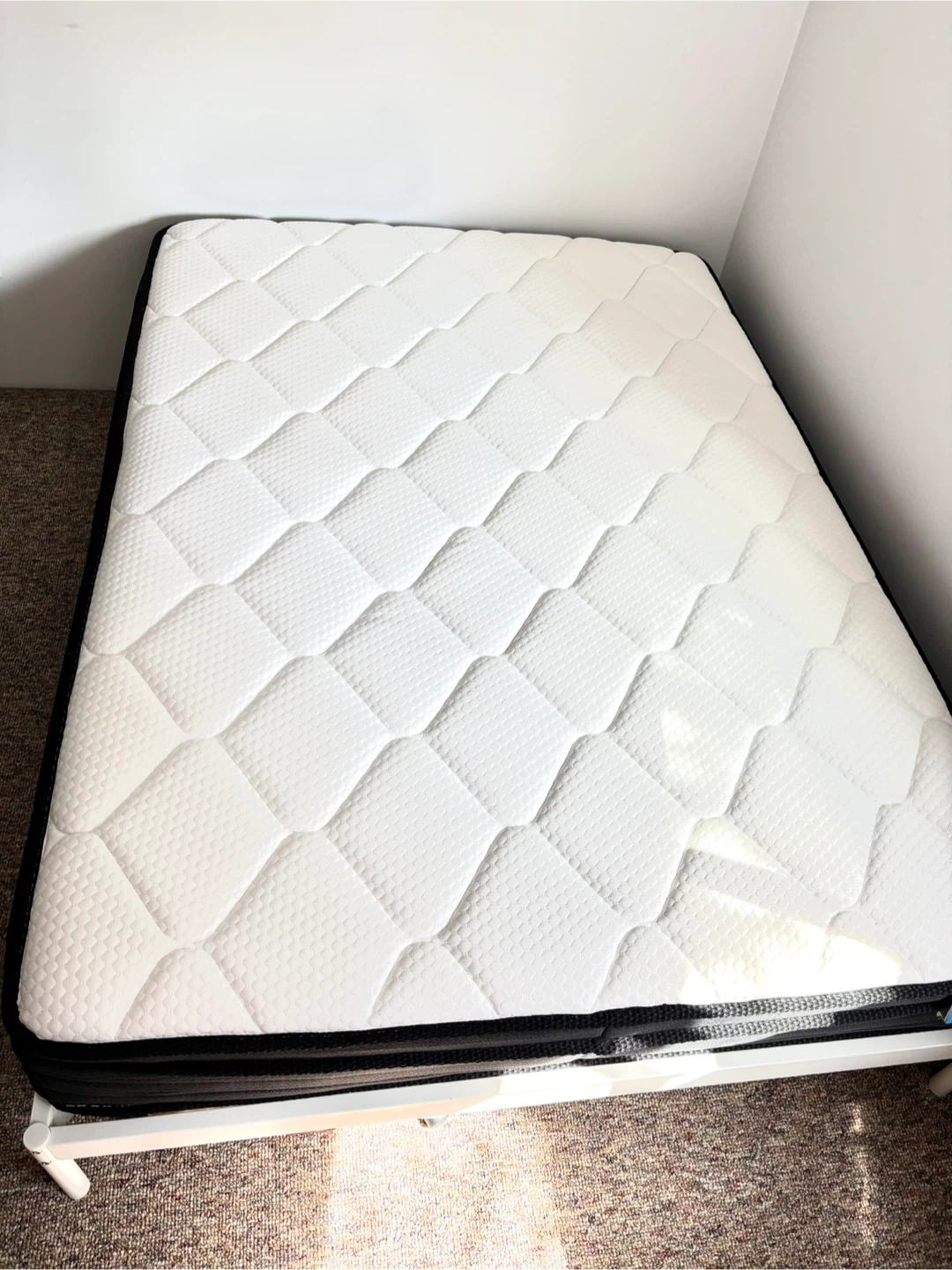 Double mattress + bed frame + protector, FREE - photo 2