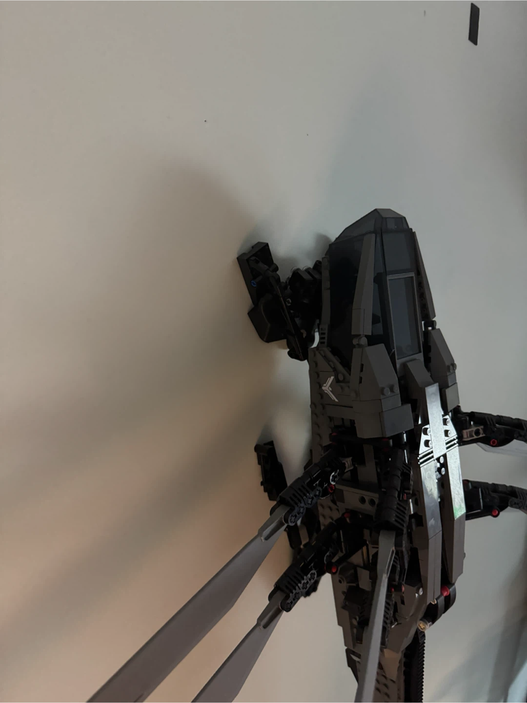 Lego Ornithopter with wall mount - photo 3