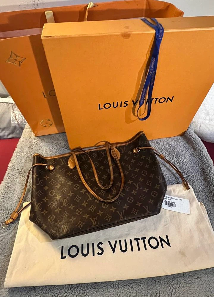 Louis Vuitton Neverfull MM Monogram Canvas Tote Bag