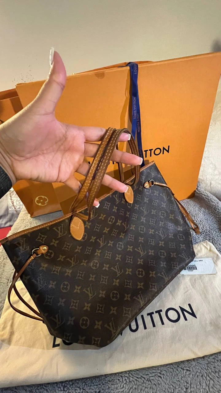 Louis Vuitton Neverfull MM Monogram Canvas Tote Bag - photo 3