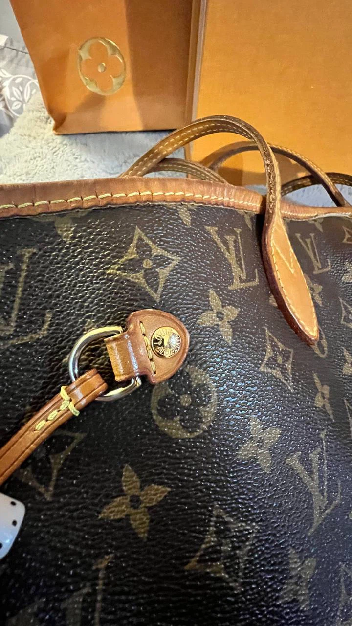 Louis Vuitton Neverfull MM Monogram Canvas Tote Bag - photo 4