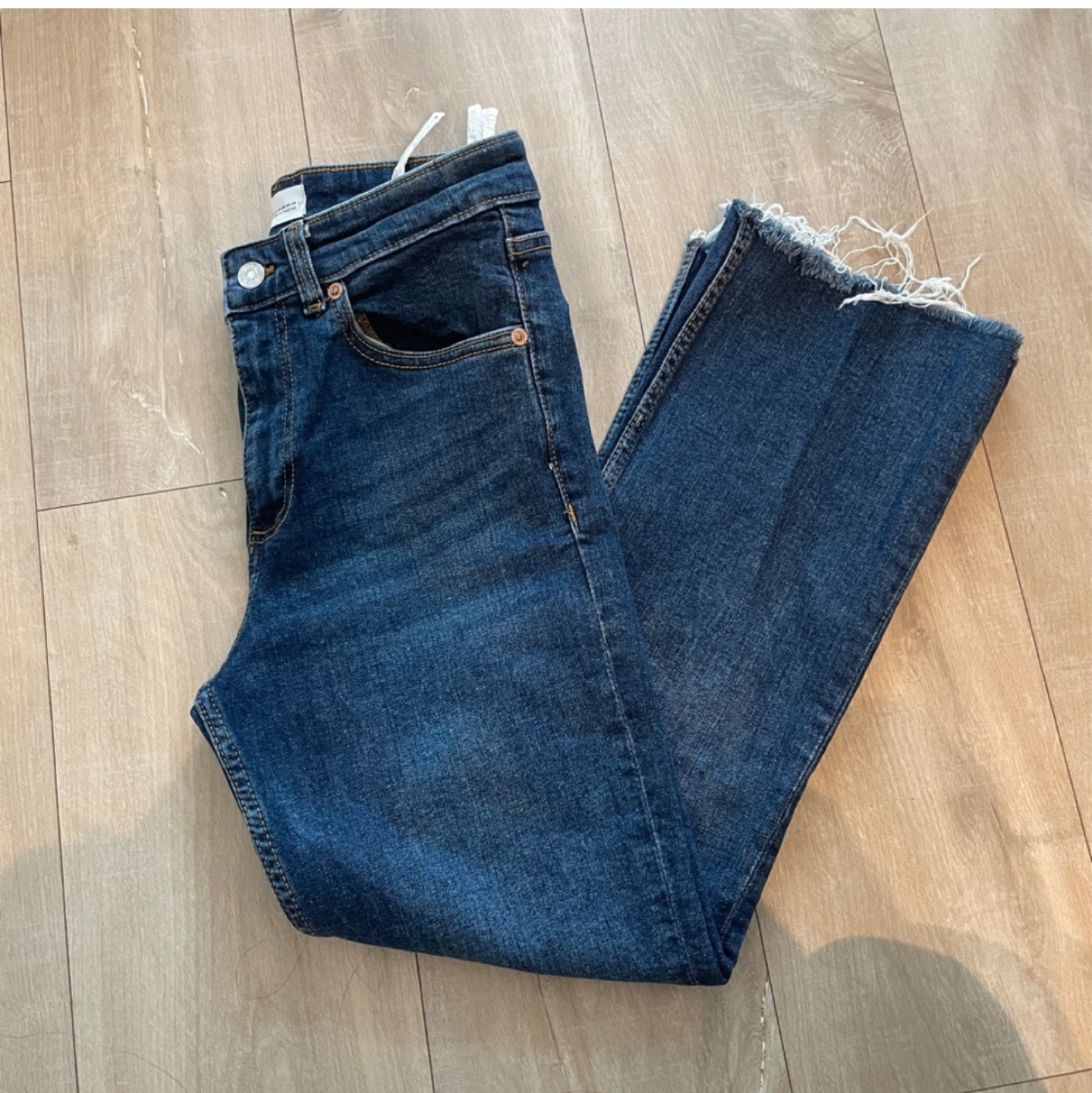 Zara cropped flare jeans with raw hem (size 28) - photo 2