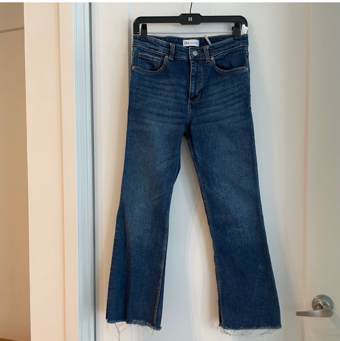 Zara cropped flare jeans with raw hem (size 28) - photo 3