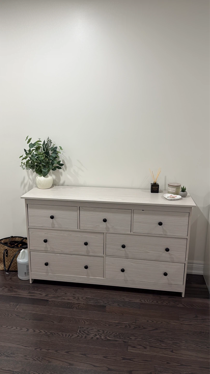 BRAND NEW DRESSER