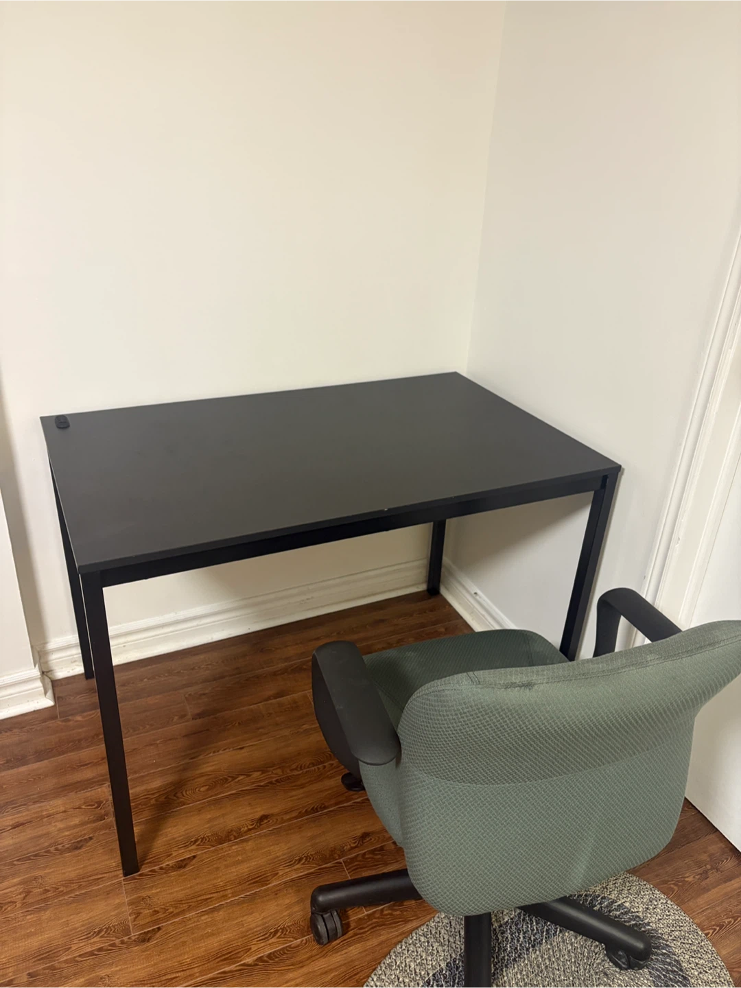 Black desk and chair