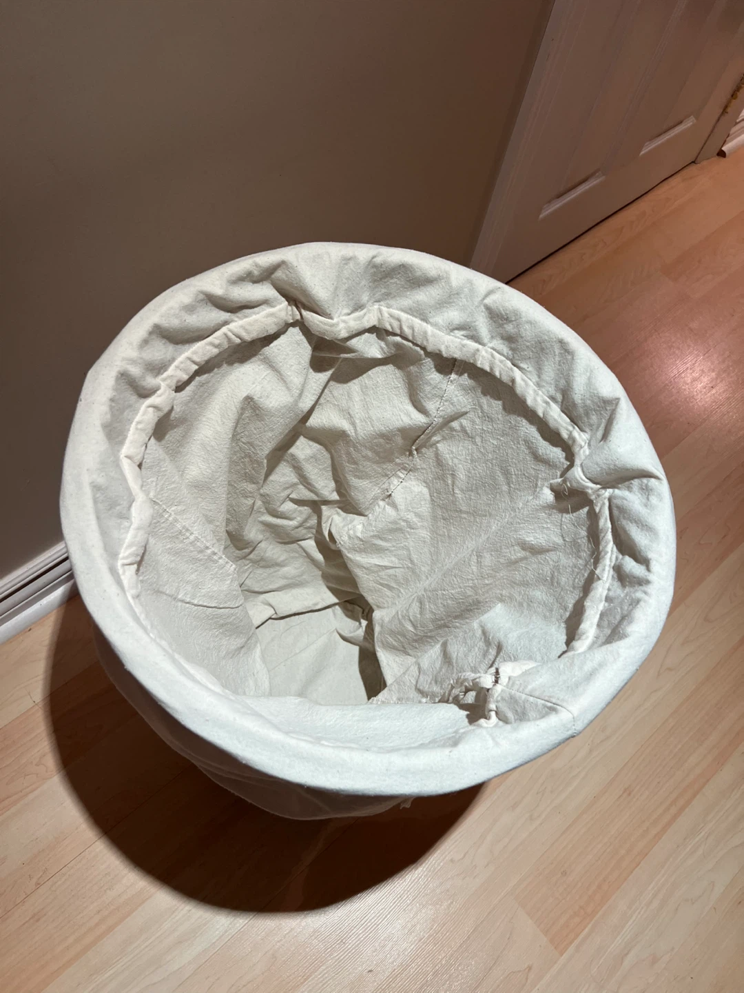 Wicker laundry basket with liner - photo 2