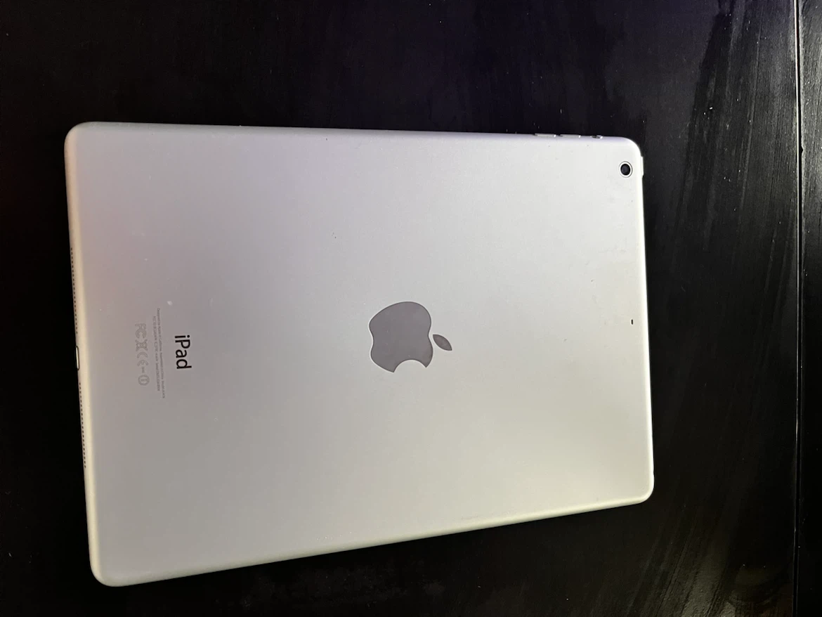 First Generation iPad Air - photo 2