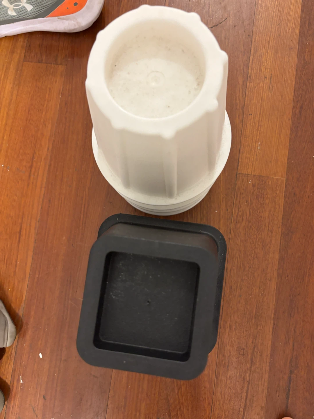 Bed Risers - Set of 8 (4 Black, 4 White) - photo 2