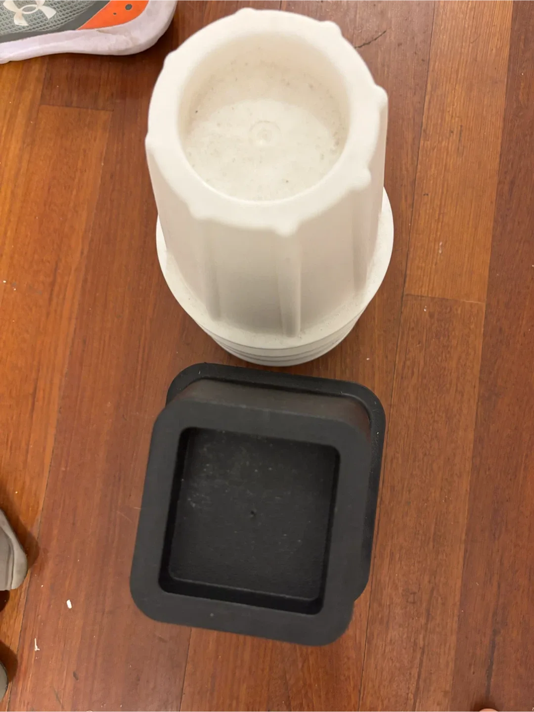 Bed Risers - Set of 8 (4 Black, 4 White) - photo 2