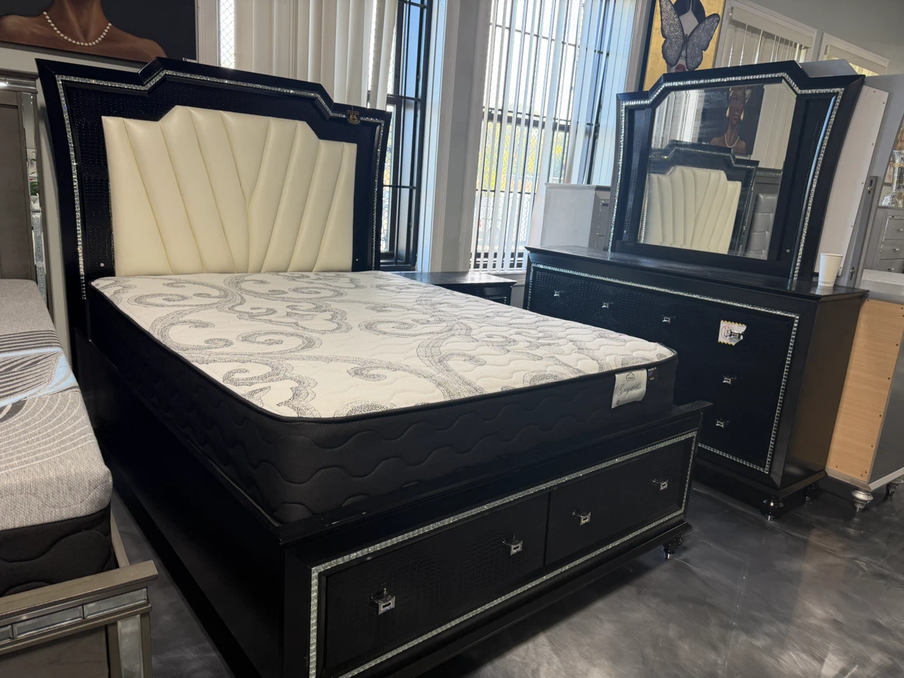 Luxury King Size Mattress with White and Silver Pattern - photo 2