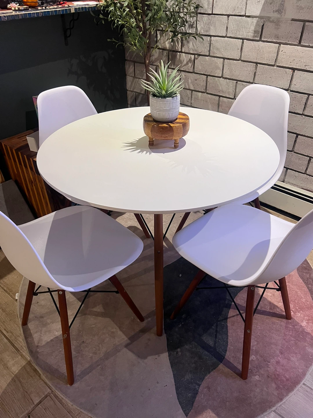 MOVING SALE! EVERYTHING MUST GO! Round Dining Table and 4 Chairs - photo 2