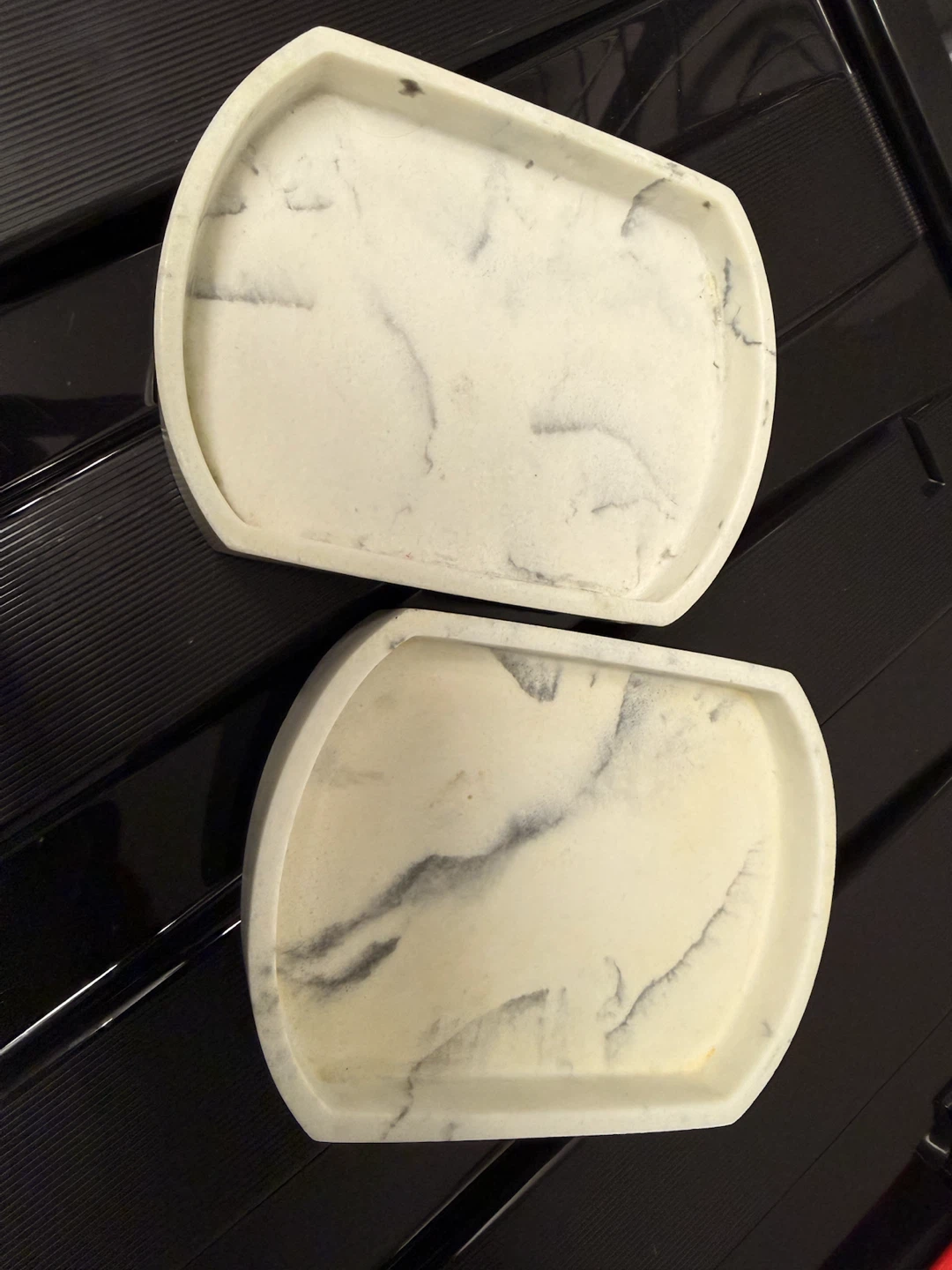 Set of Two Faux Marble Trays - photo 3