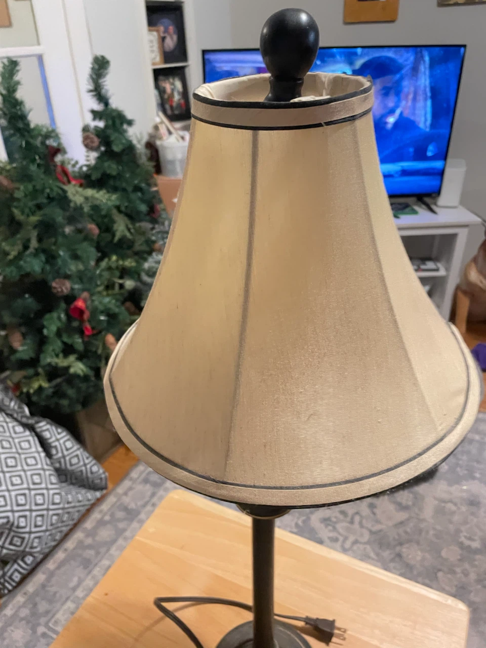 Classic Metal Table Lamp with Fabric Shade - photo 4